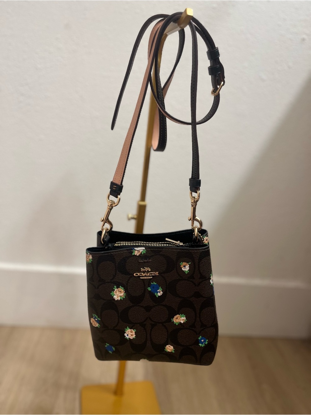 Coach Signature Vintage Rose Mini Town